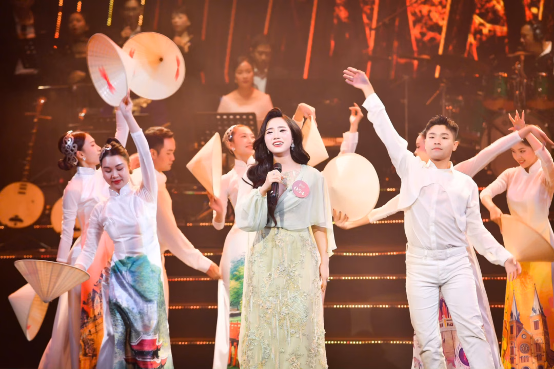 Đặng Ngọc Anh biểu diễn