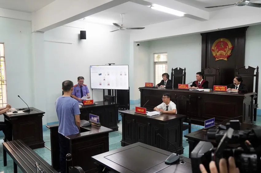 Phiên xét xử Một phiên xét xử tại Tòa án nhân dân quận 4, TP.HCM