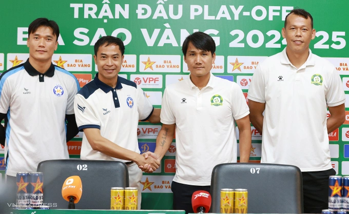 Họp báo trước trận play-off