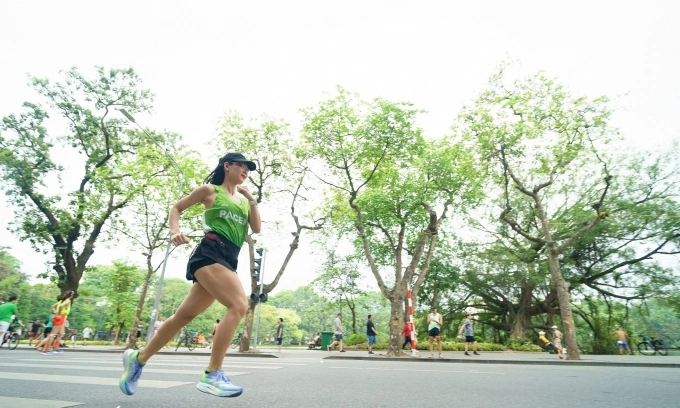 Runner chạy tại Hồ Gươm Runner chạy tại Hồ Gươm, Hà Nội