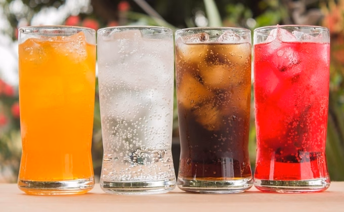 Nước ngọt có ga là loại thực phẩm siêu chế biến mà runner nên tránh.