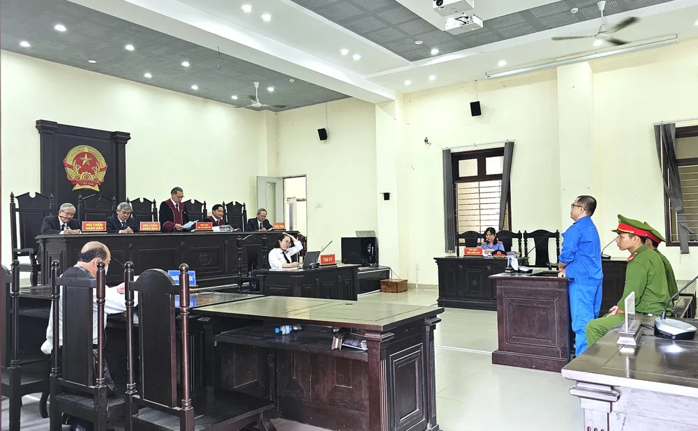 Phiên tòa xét xử bị cáo Nguyễn Nhựt Tuấn Phiên tòa xét xử bị cáo Nguyễn Nhựt Tuấn