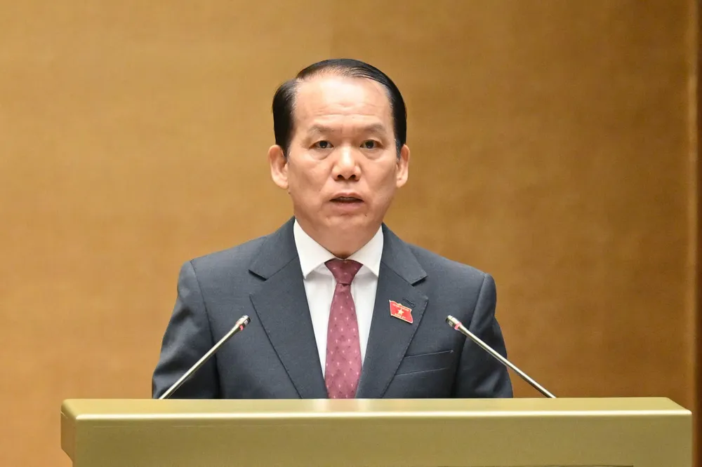 Chủ nhiệm Ủy ban Pháp luật và Tư pháp Hoàng Thanh Tùng trình bày