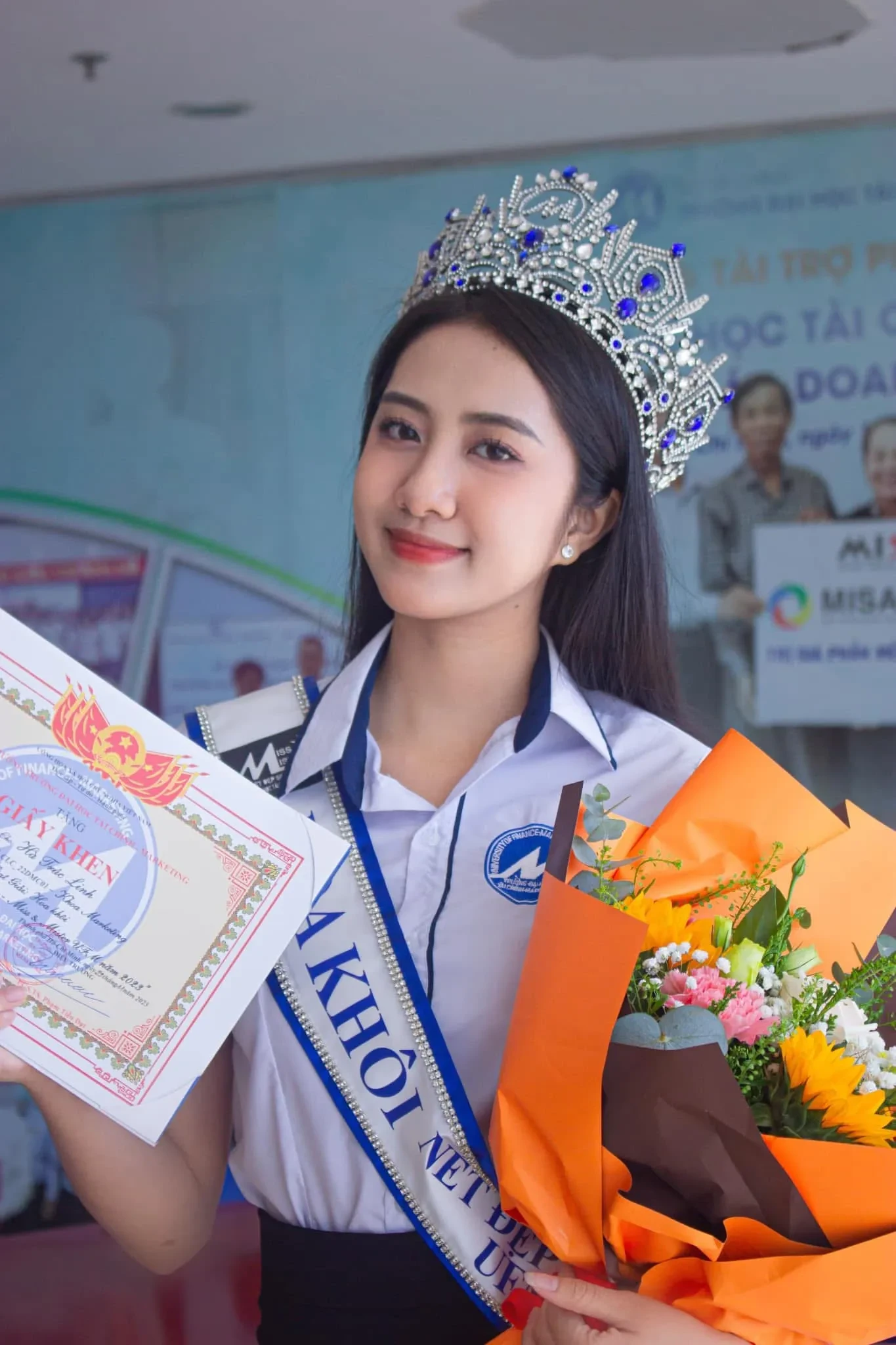 Ảnh đời thường của tân Hoa hậu Hà Trúc Linh Ảnh đời thường của tân Hoa hậu Hà Trúc Linh