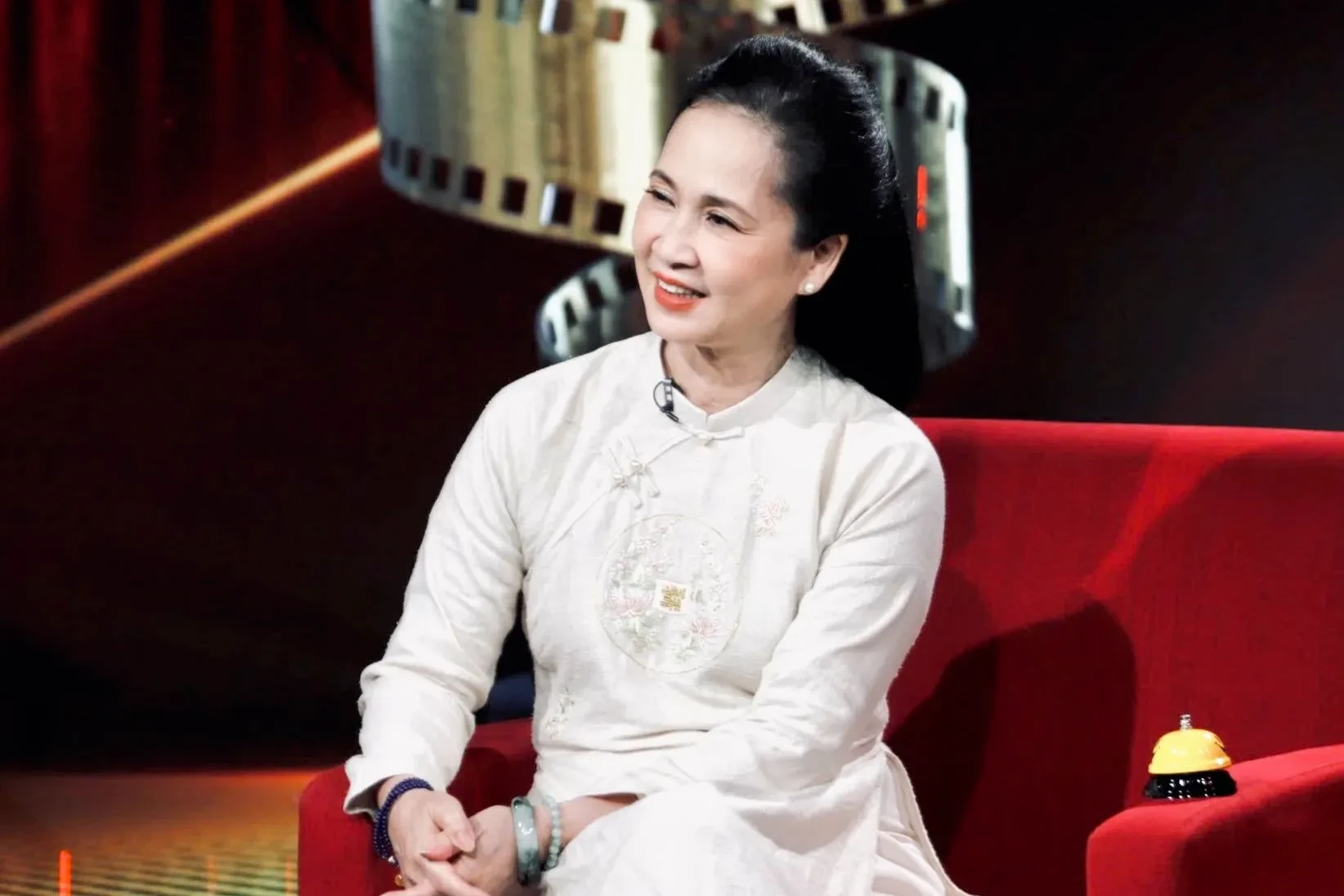 NSND Lan Hương NSND Lan Hương chia sẻ về những kỷ niệm khi đóng Mùa ổi