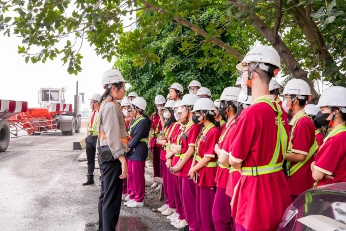 Lớp học thực tế tại doanh nghiệp Lớp học thực tế tại doanh nghiệp