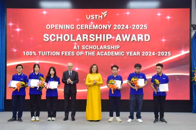 USTH trao học bổng cho sinh viên năm học 2024-2025 USTH trao học bổng cho sinh viên năm học 2024-2025