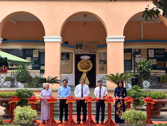 Lễ khai mạc triển lãm Lễ khai mạc triển lãm