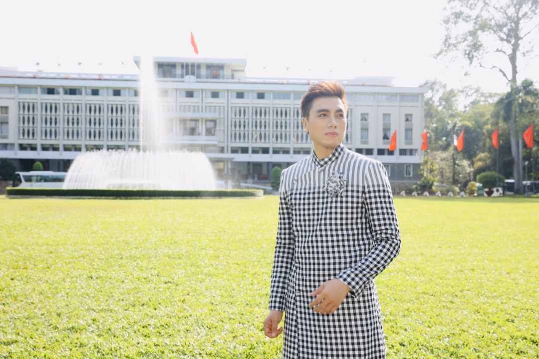 Dương Quốc Hưng đặt nhiều tâm huyết cho dòng nhạc trữ tình cách mạng Dương Quốc Hưng đặt nhiều tâm huyết cho dòng nhạc trữ tình cách mạng
