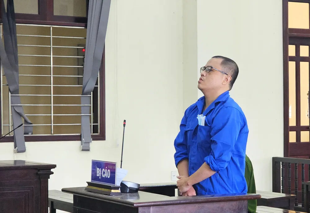 Nguyễn Nhựt Tuấn đã làm giả giấy tờ để lừa vay tiền rồi chiếm đoạt Nguyễn Nhựt Tuấn đã làm giả giấy tờ để lừa vay tiền rồi chiếm đoạt