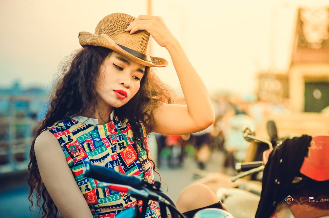 Ca sĩ Đồng Lan hợp tác với nghệ sĩ quốc tế, phát hiện &amp;#8220;nụ cười vẫn hiện hữu khắp nơi&amp;#8221; tại Việt Nam