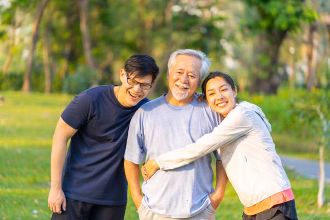 Sự kết nối với người thân giúp tinh thần người lớn tuổi phấn chấn, hạnh phúc hơn.