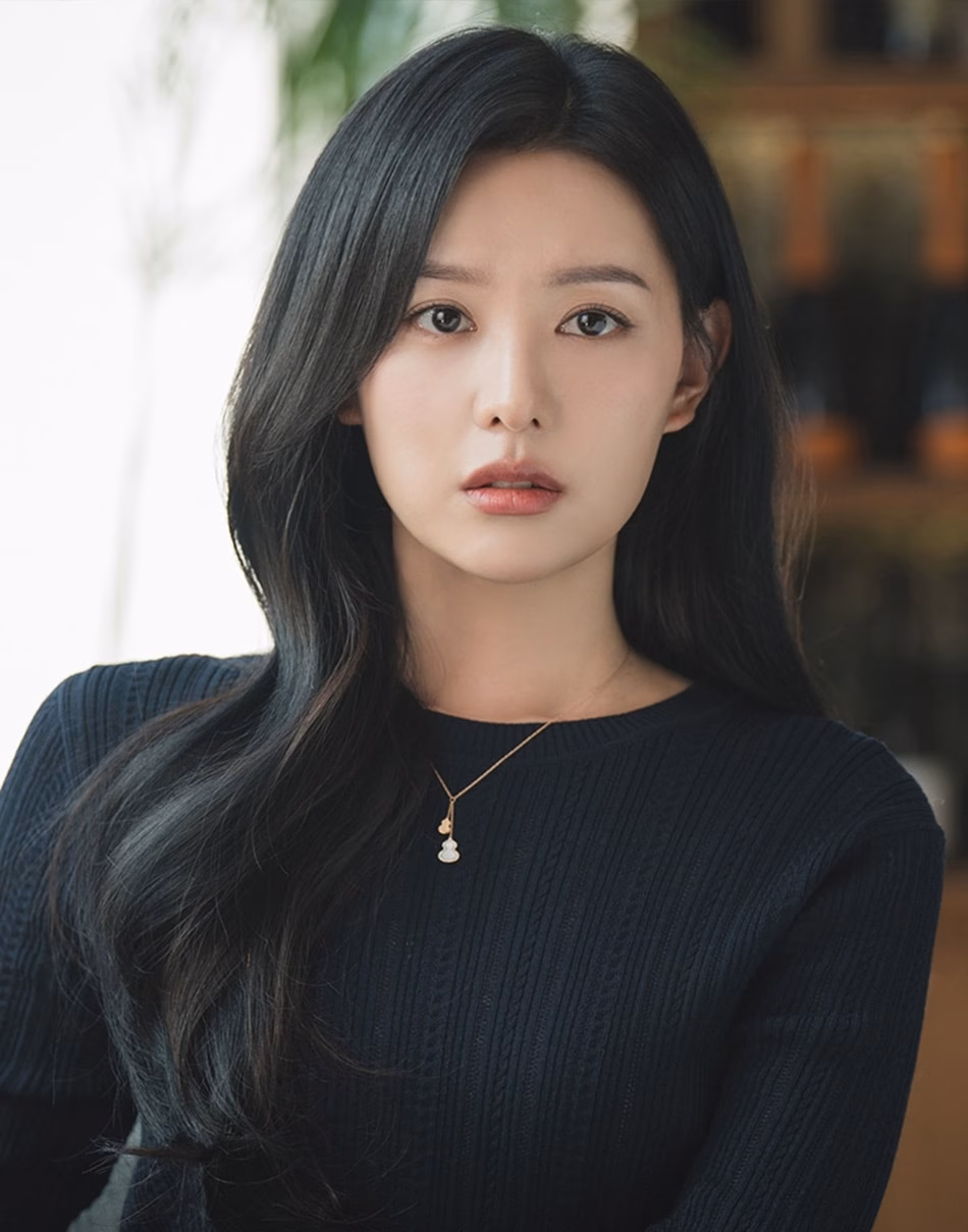 Kim Ji Won thể hiện nhân vật như sinh ra để đứng trên đỉnh cao xã hội Kim Ji Won thể hiện nhân vật như sinh ra để đứng trên đỉnh cao xã hội