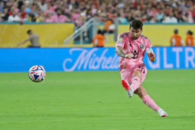 Cú sút phạt của Messi ở phút 64 Cú sút phạt của Messi ở phút 64