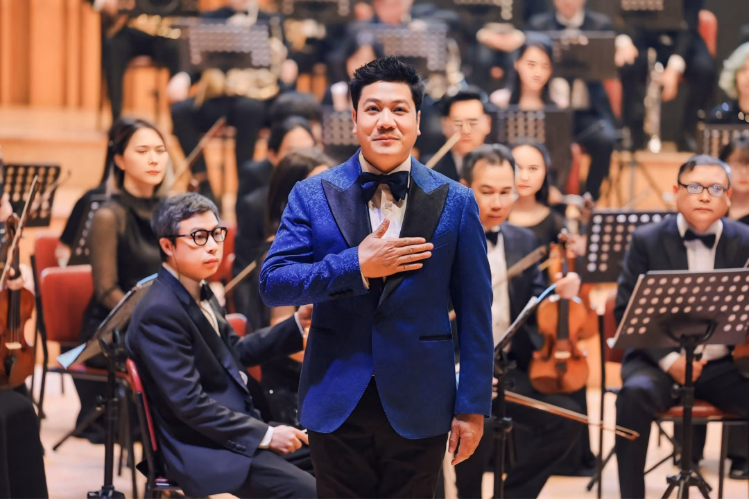 NSND Quốc Hưng hát mở màn tại Đại lễ 30/4 NSND Quốc Hưng hát mở màn tại Đại lễ 30/4
