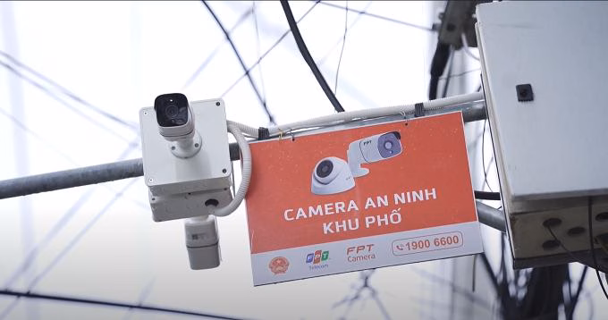 Camera của FPT tại khu phố Camera của FPT được lắp đặt tại một khu phố.