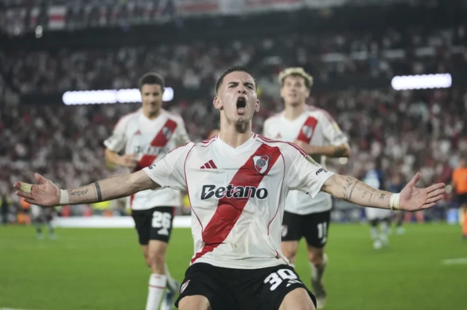 Franco Mastantuono trong màu áo River Plate Franco Mastantuono mừng bàn thắng
