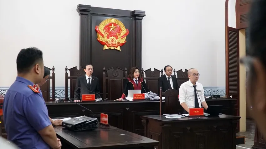 HĐXX sơ thẩm vụ tranh chấp di sản thừa kế của cố NSƯT Vũ Linh HĐXX sơ thẩm vụ tranh chấp di sản thừa kế của cố NSƯT Vũ Linh