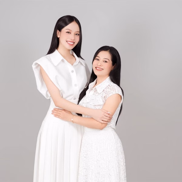 Mẹ ruột Hoa hậu Thanh Thủy Mẹ ruột Hoa hậu Thanh Thủy thời trang hơn
