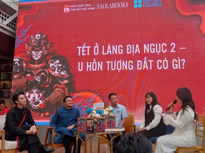 Tác giả Thảo Trang cùng các diễn giả trao đổi về tiểu thuyết 'Tết ở làng địa ngục 2 - U hồn tượng đất' Tác giả Thảo Trang cùng các diễn giả trao đổi về tiểu thuyết 'Tết ở làng địa ngục 2 - U hồn tượng đất'
