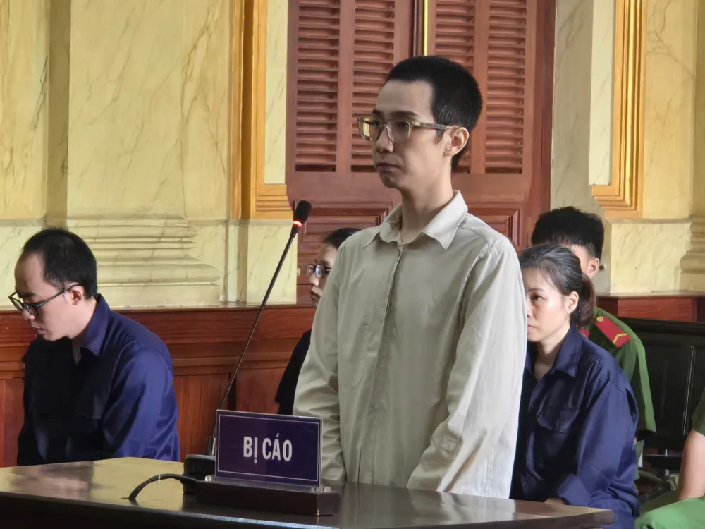 Bị cáo Hứa Hoàng Lân tại tòa Bị cáo Hứa Hoàng Lân tại tòa