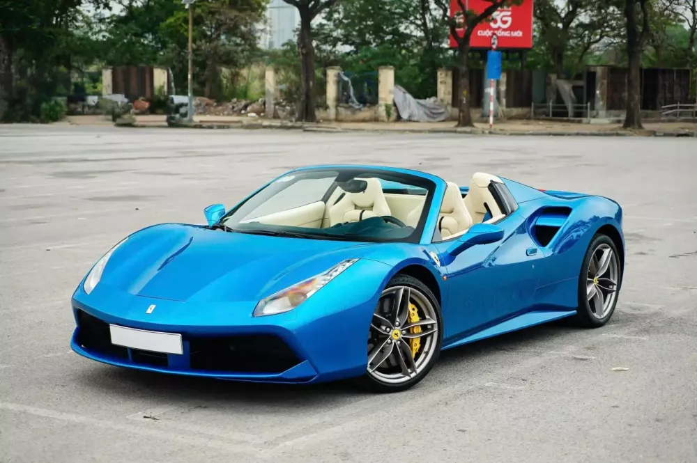 Ferrari 488 Spider nội thất màu kem Ferrari 488 Spider nội thất màu kem