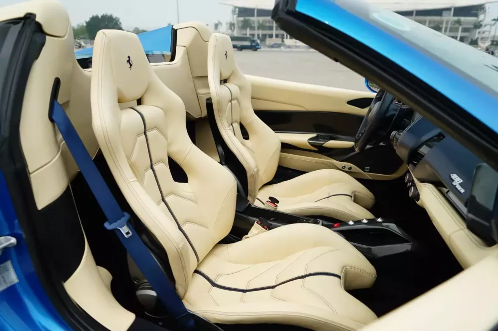 Ferrari 488 Spider mui trần Ferrari 488 Spider mui trần