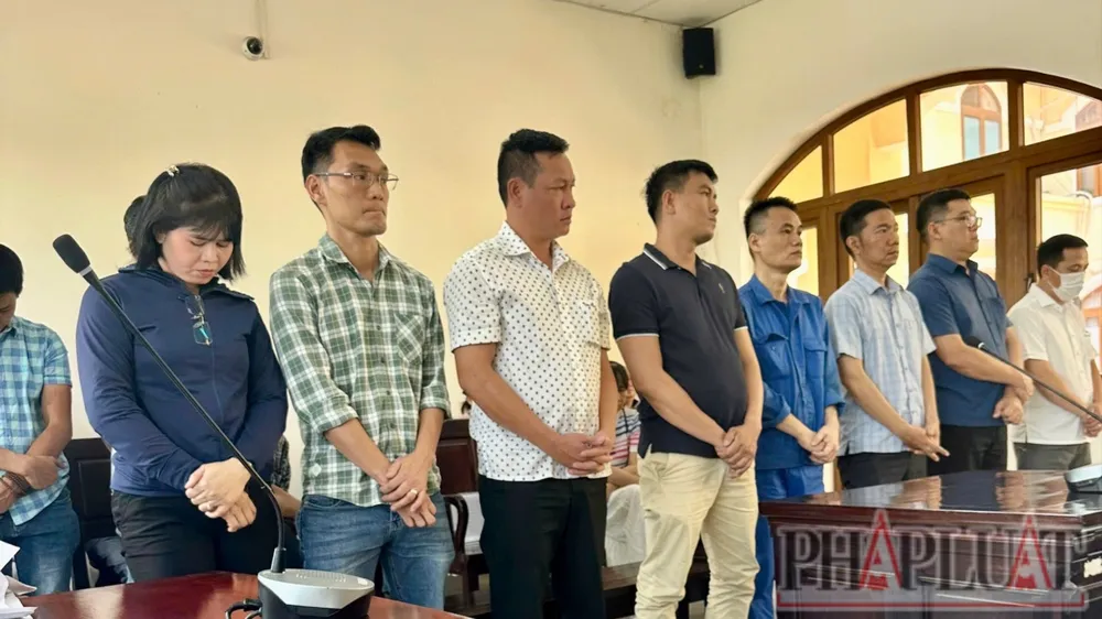 Các bị cáo tại phiên xét xử sơ thẩm.