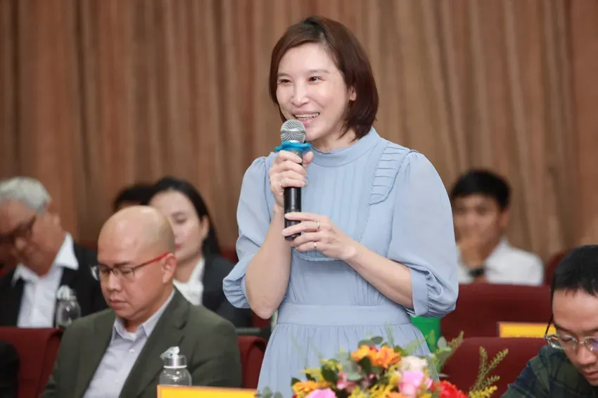 TS Ngô Phẩm Trân TS Ngô Phẩm Trân phát biểu tại tọa đàm