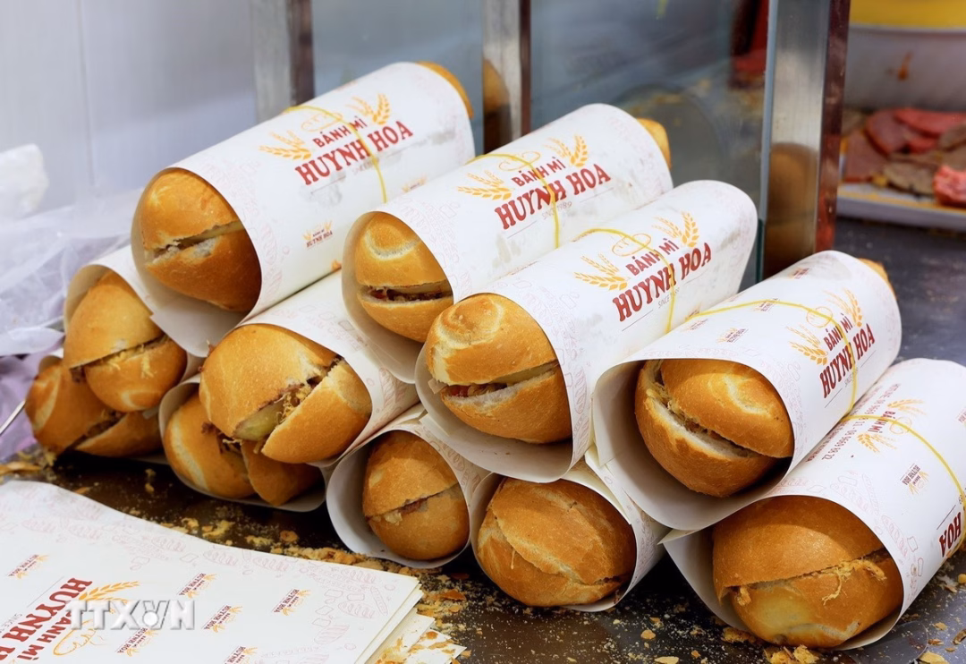 Bánh mỳ Bánh mỳ kẹp chả, thịt nguội thương hiệu Huynh Hoa