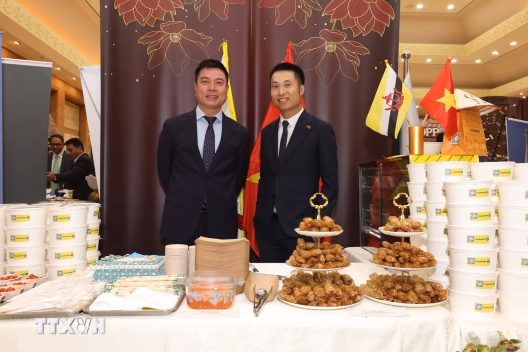 Quầy hàng ẩm thực truyền thống của Việt Nam Quầy hàng ẩm thực truyền thống của Việt Nam tại Lễ hội Hari Raya của Brunei
