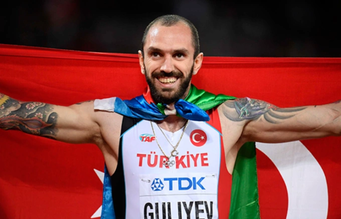 Ramil Guliyev vô địch thế giới 2017 Vận động viên Thổ Nhĩ Kỳ Ramil Guliyev ăn mừng chiến thắng