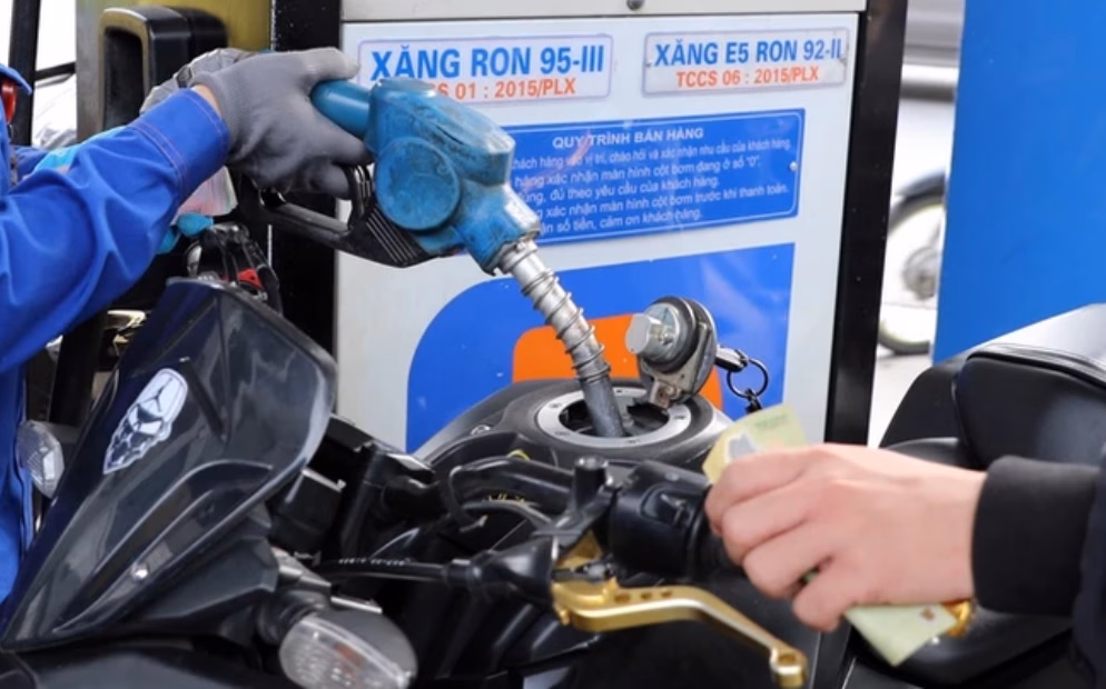 Xăng dầu Xăng tiếp tục chịu thuế tiêu thụ đặc biệt