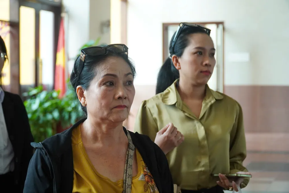 Bà Võ Thị Hồng Nhung cùng con gái Lê Thị Hồng Phượng Bà Võ Thị Hồng Nhung cùng con gái Lê Thị Hồng Phượng