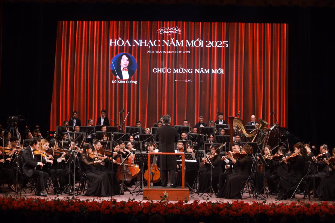 Dàn nhạc Giao hưởng Việt Nam trình diễn
