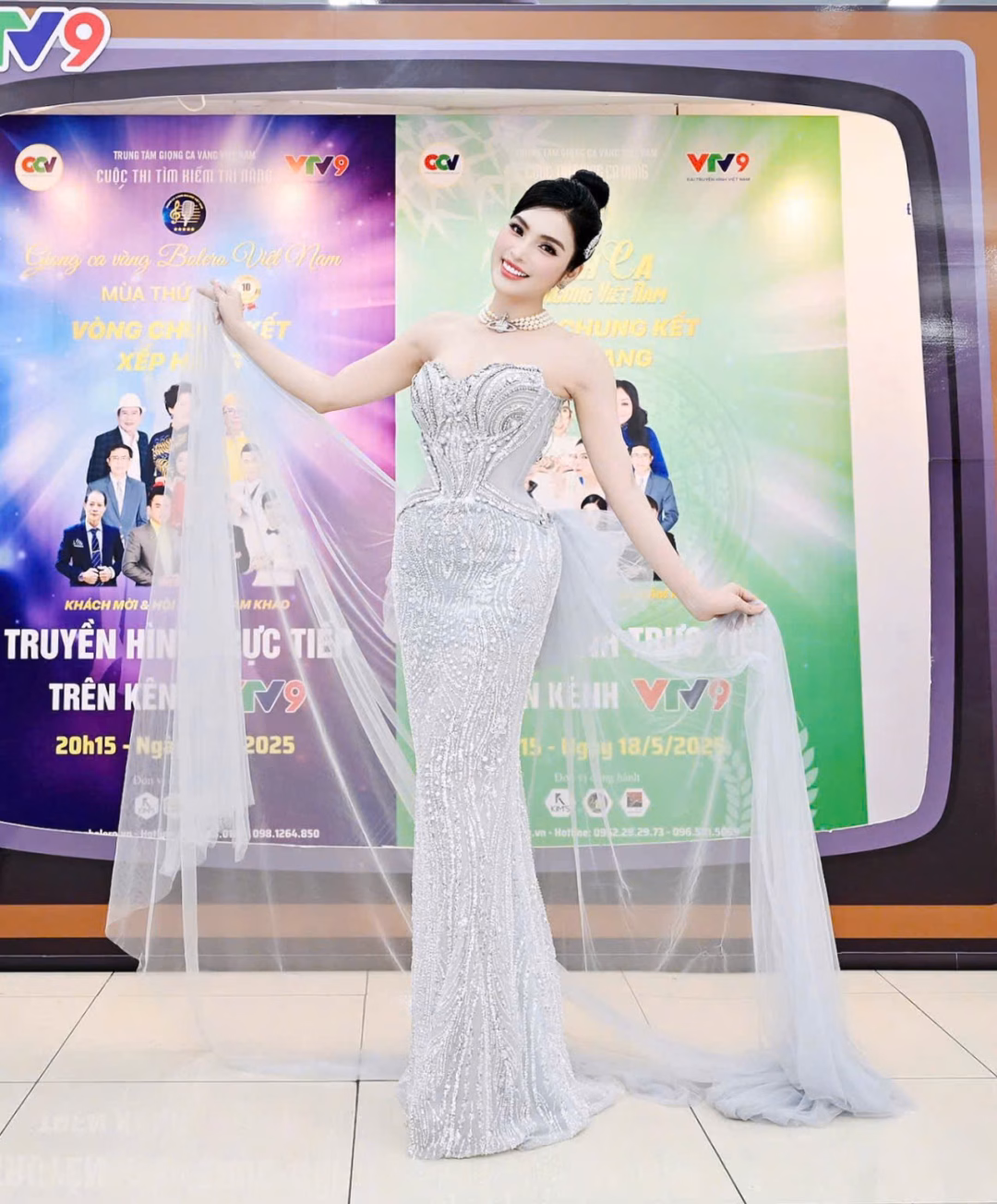 Kim Huyền Sâm diện đầm bó sát khoe vóc dáng gợi cảm Kim Huyền Sâm diện đầm bó sát khoe vóc dáng gợi cảm
