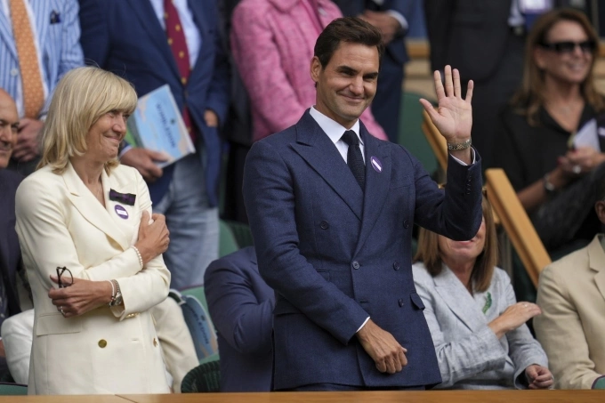 Image title Federer vẫy tay chào khán giả