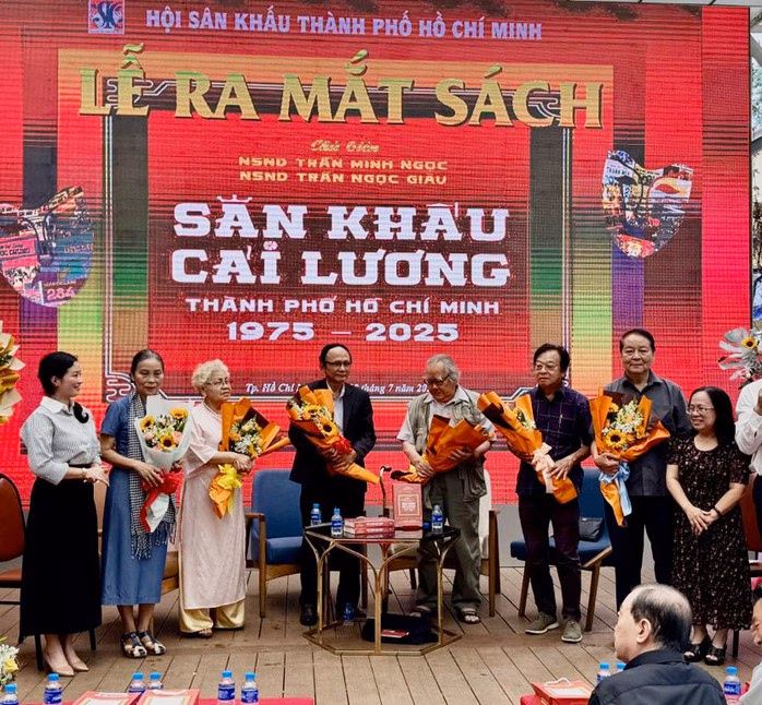 Ra mắt sách chuyên khảo về sân khấu cải lương TP HCM