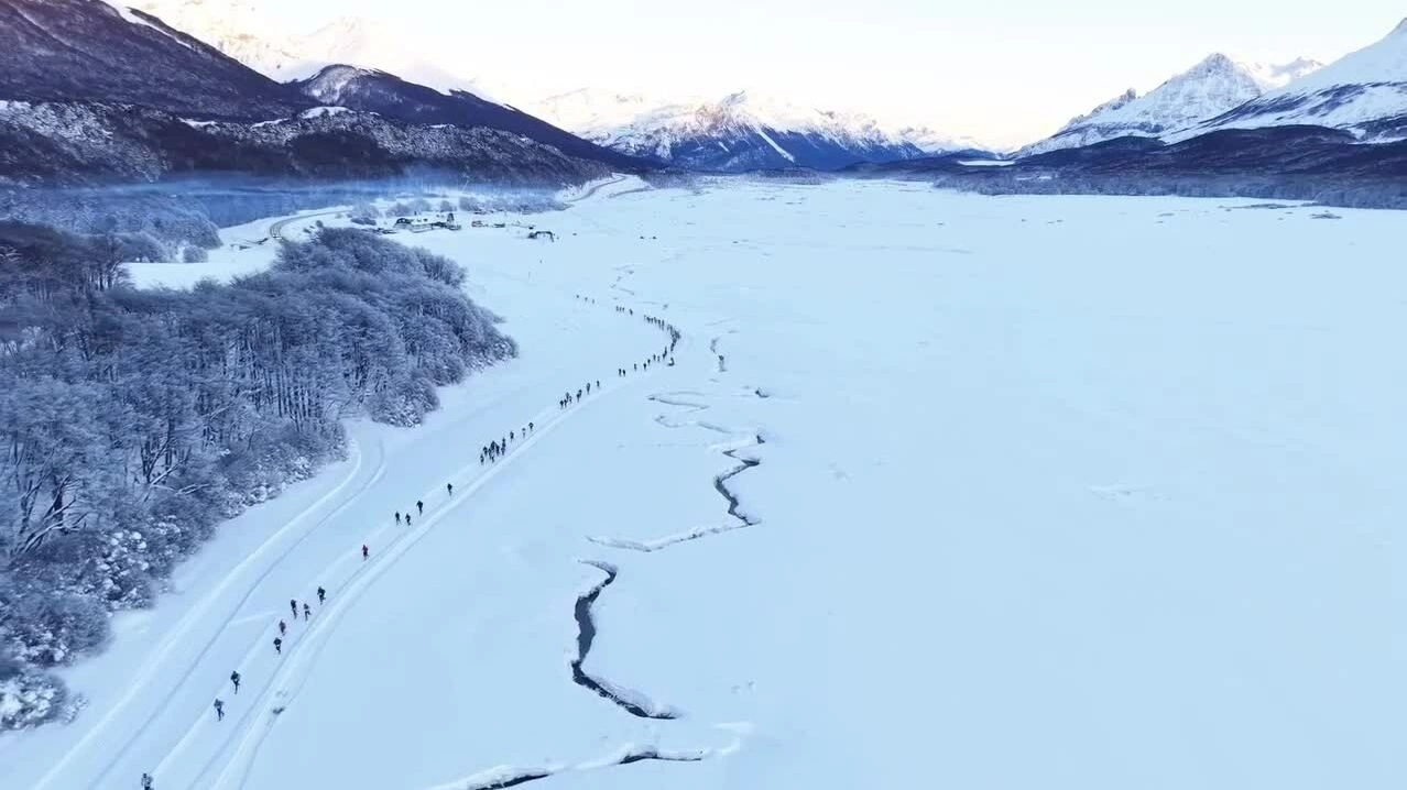 Gần 100 runner thi đấu tại giải chạy Snow Trail Running. Gần 100 runner thi đấu tại giải chạy Snow Trail Running.