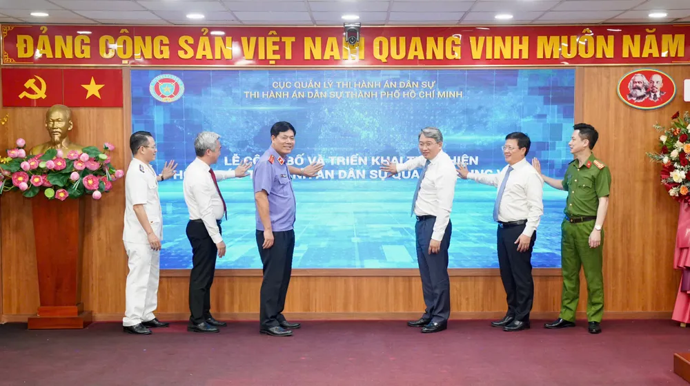 Các cơ quan nhấn nút thông qua việc thông báo THADS qua ứng dụng VNeID Thi hành án dân sự TP.HCM thực hiện thông báo qua ứng dụng VNeID