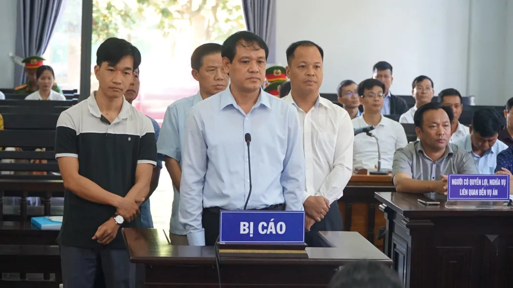 Bị cáo Phạm Văn Cửu và Nguyễn Thanh Hà tại phiên tòa sơ thẩm TAND Cấp cao tại TP.HCM hủy án vụ sạt trượt tại dự án khu công nghiệp Nhân Cơ