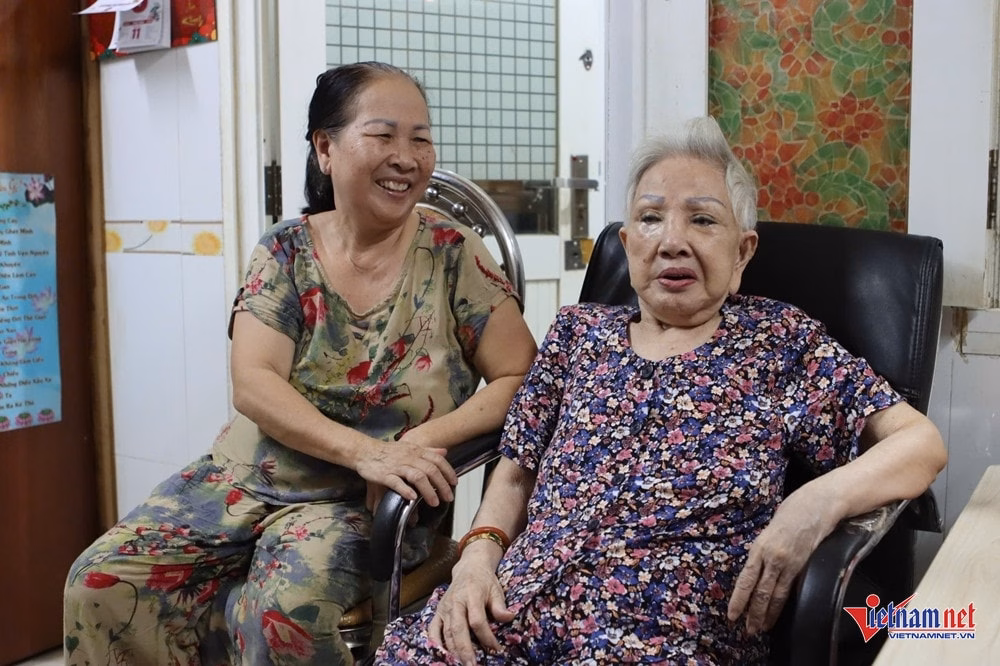 Cô Bảy và nghệ sĩ Hồng Nga