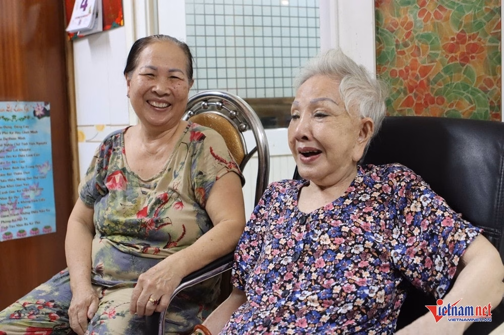 Cô Bảy và nghệ sĩ Hồng Nga