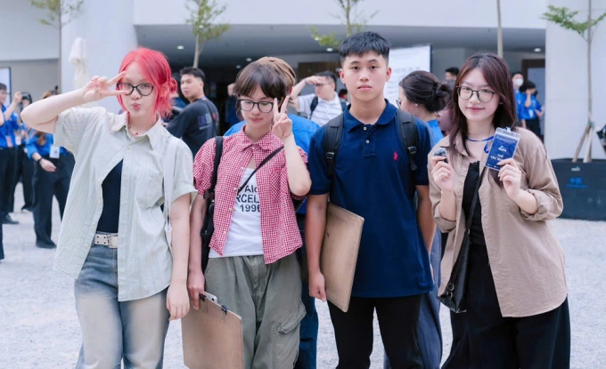 Thí sinh dự thi bài thi năng khiếu vào Đại học Kiến trúc Hà Nội Thí sinh dự thi bài thi năng khiếu vào Đại học Kiến trúc Hà Nội