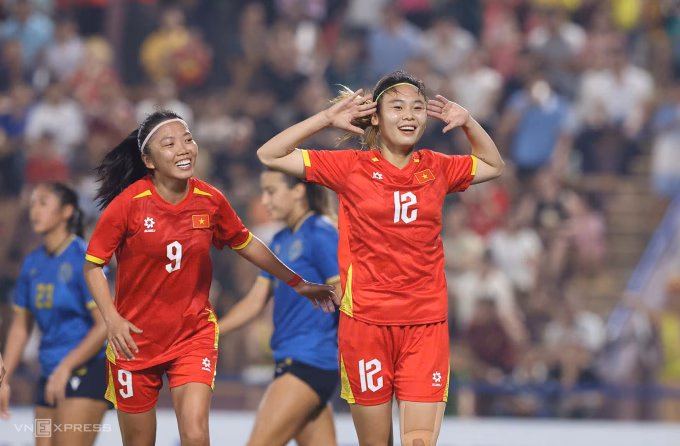 Phạm Thị Hải Yến mừng bàn thắng giúp Việt Nam ấn định chiến thắng Guam 4-0 Phạm Thị Hải Yến mừng bàn thắng giúp Việt Nam ấn định chiến thắng Guam 4-0