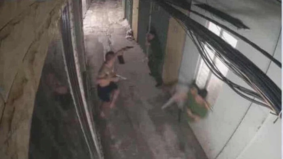 Bắt giữ người đàn ông mang súng và ma túy từ Hà Nội vào Quảng Trị