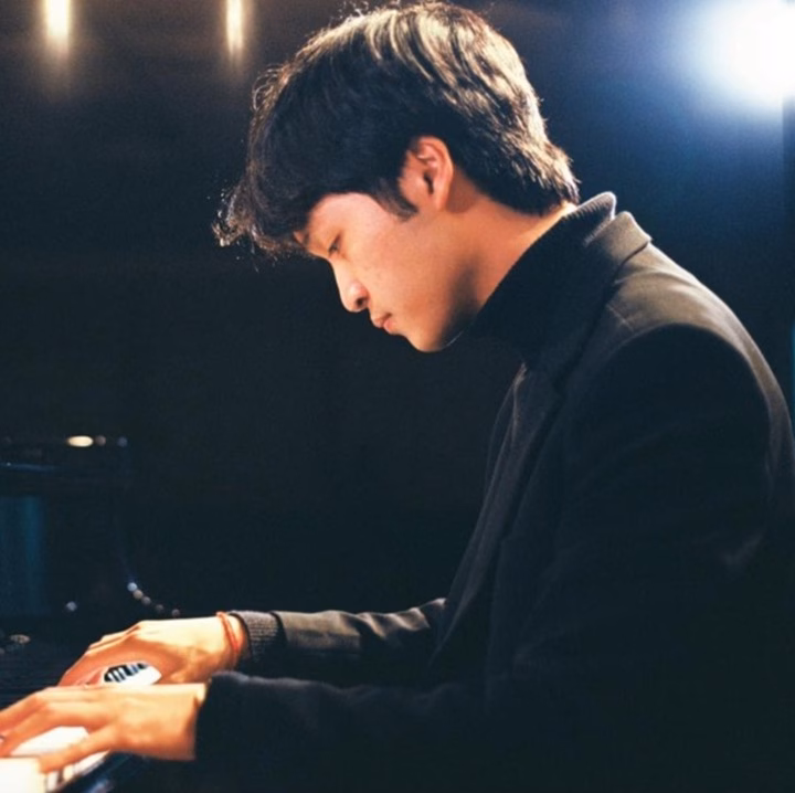 Con trai diva Thanh Lam: Từ thần đồng piano đến cuộc sống nơi xứ người Con trai Thanh Lam đạt được rất nhiều giải thưởng âm nhạc quốc tế.
