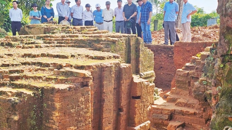 Đào sâu dưới lòng đất tại nơi này ở Huế, bí ẩn về cổ vật, hiện vật xưa đồ sộ hiển lộ