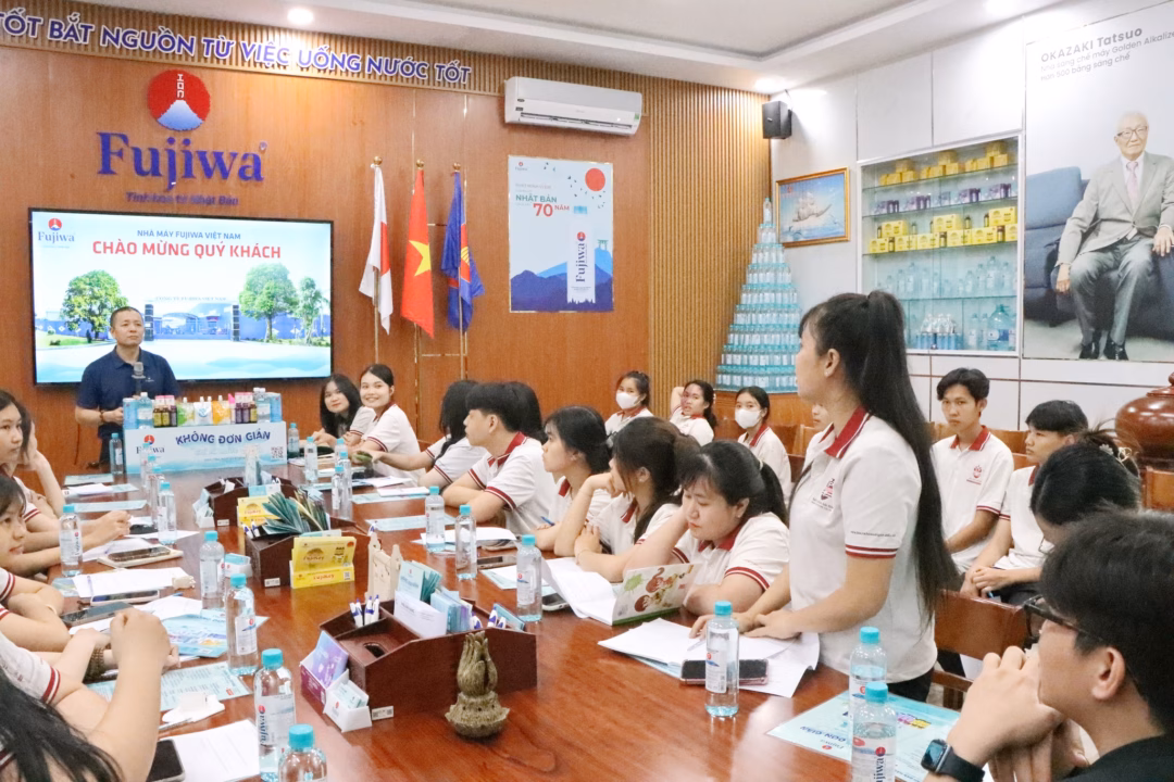 Sinh viên Bách Khoa Sài Gòn học hỏi kinh nghiệm từ doanh nghiệp Nhật Bản Học từ thực tế sản xuất với chuyến tham quan công ty tnhh Fujiwa Việt Nam 7