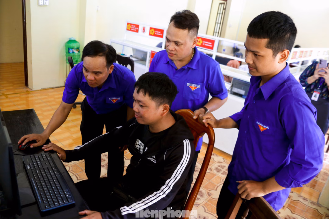 Anh Bhling Ưi - Bí thư Đoàn xã Bến Giằng cho biết: 